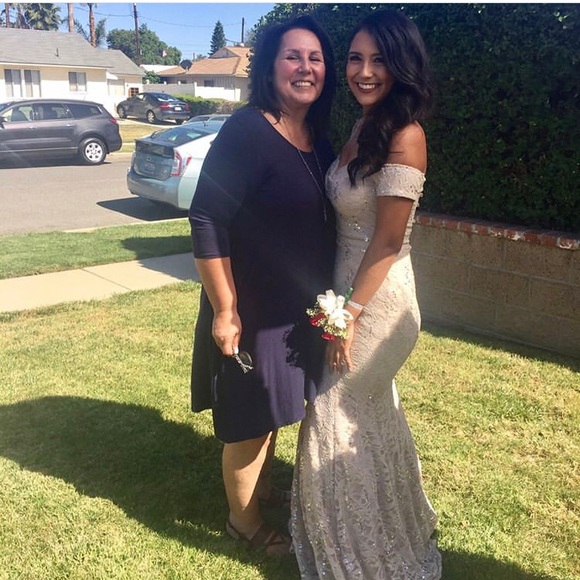 BEAUTIFUL PROM DRESS - Picture 5 of 8